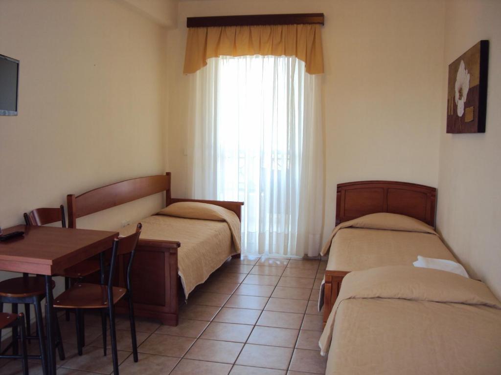 Aparthotel Amalia PalaiónTsiflíkion Zimmer foto