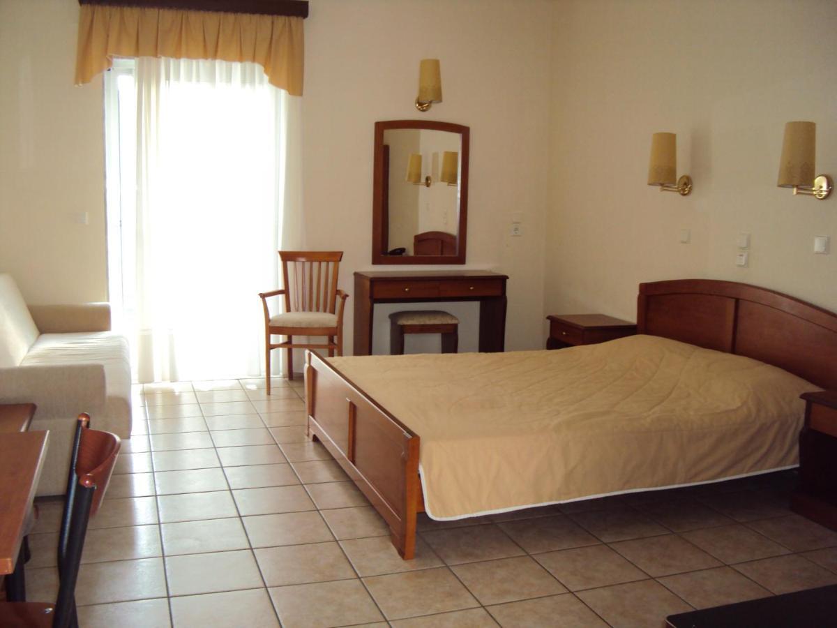 Aparthotel Amalia PalaiónTsiflíkion Zimmer foto