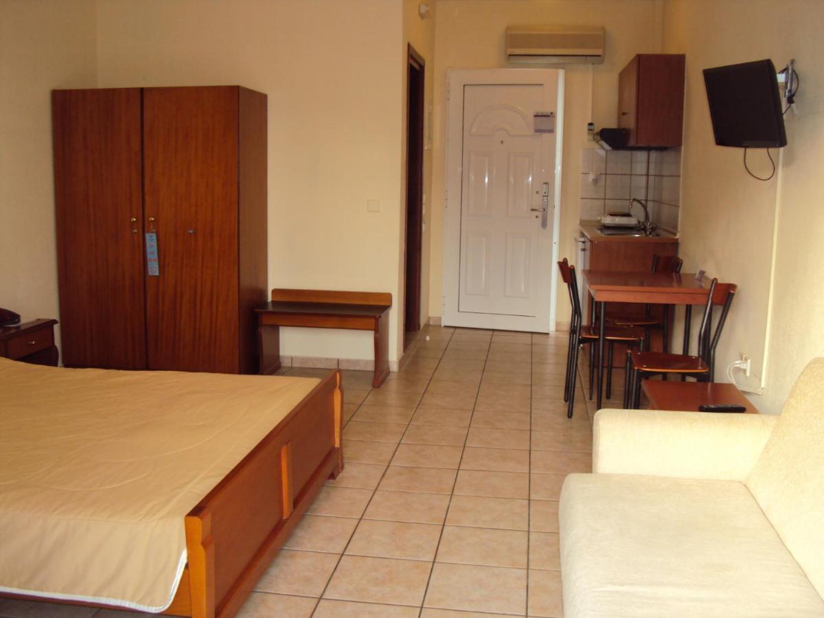 Aparthotel Amalia PalaiónTsiflíkion Zimmer foto